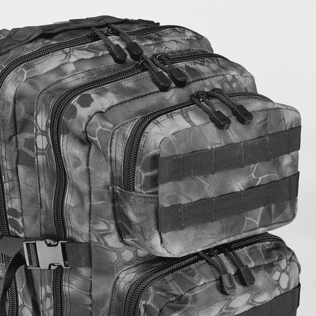 101 INC. Rucksack Mountain 45 Liter mandrake night camo Bild 5